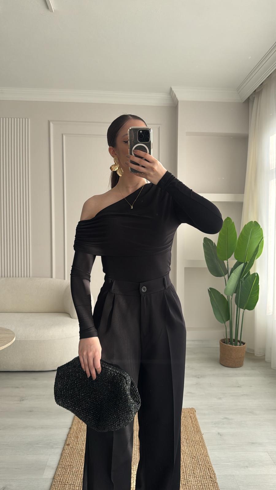 OMZU AÇIK BÜZGÜLÜ BLUZ 