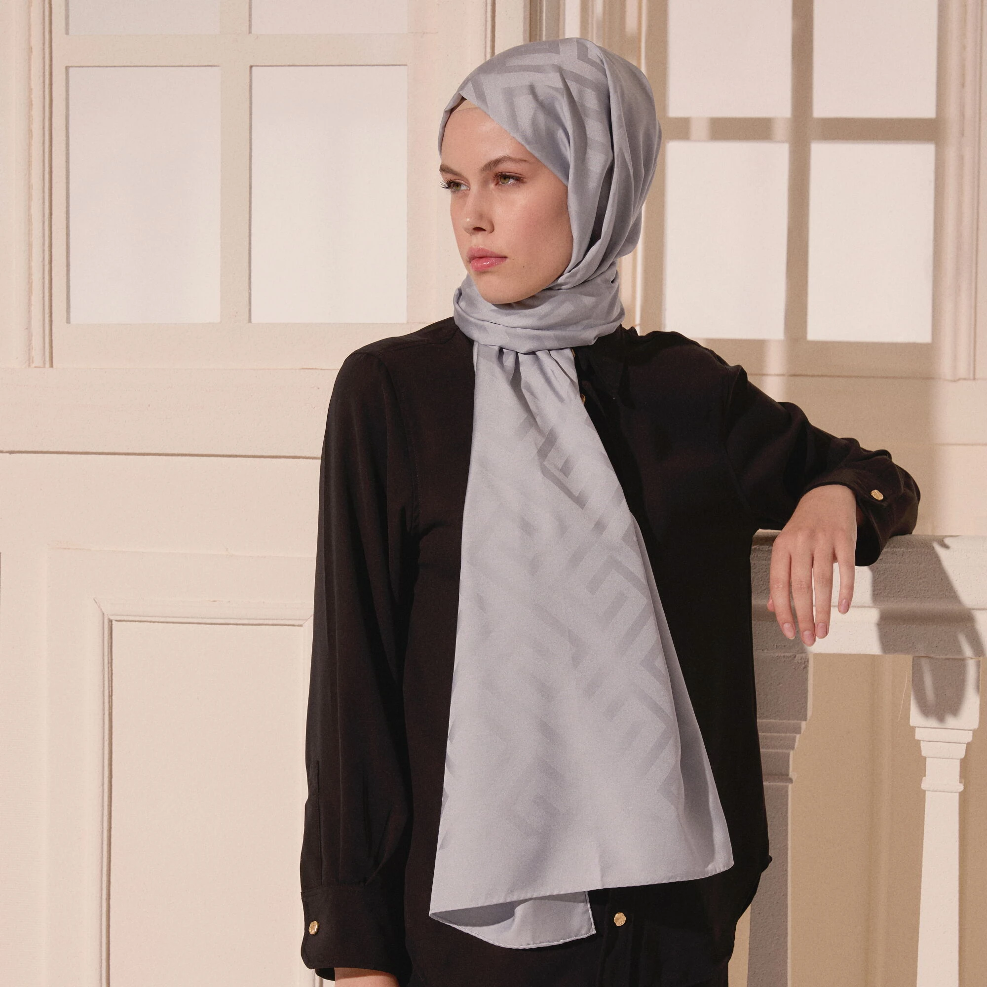 Gümüş G Desen Jakarlı Yün İpek Şal