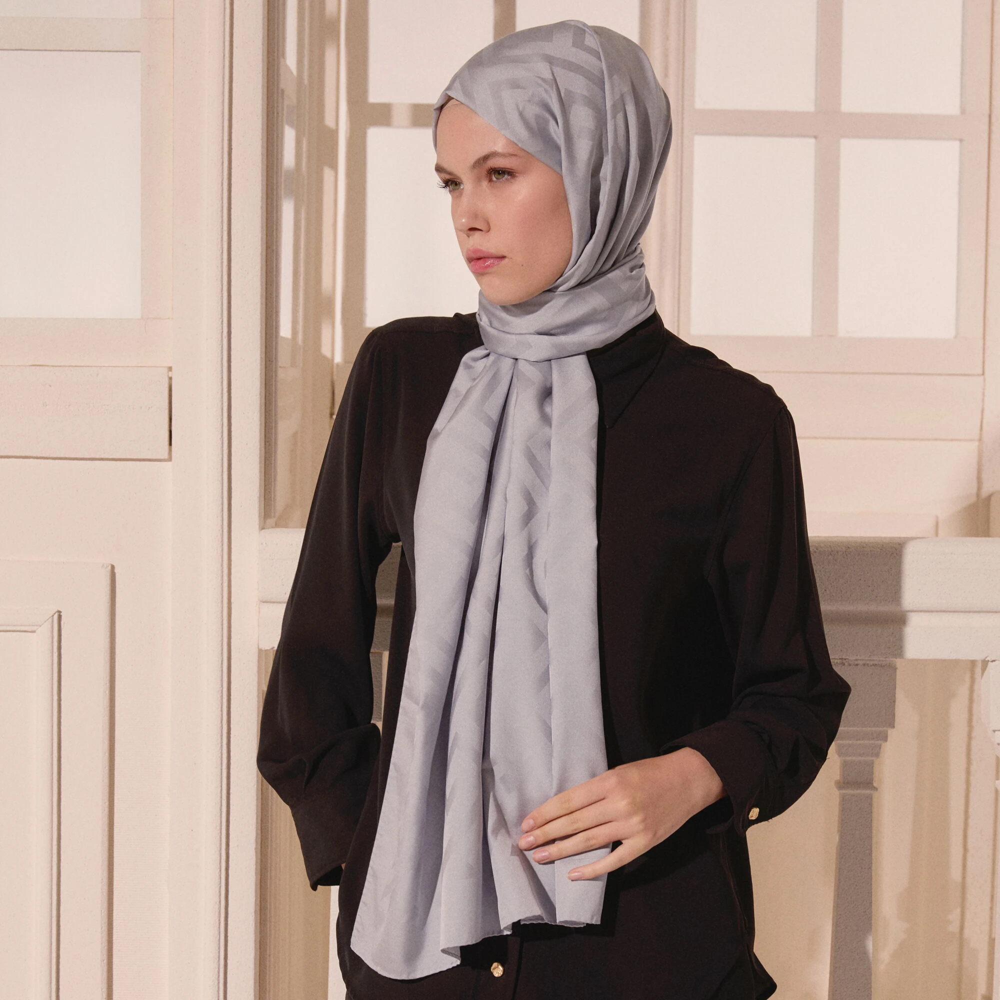 Gümüş G Desen Jakarlı Yün İpek Şal