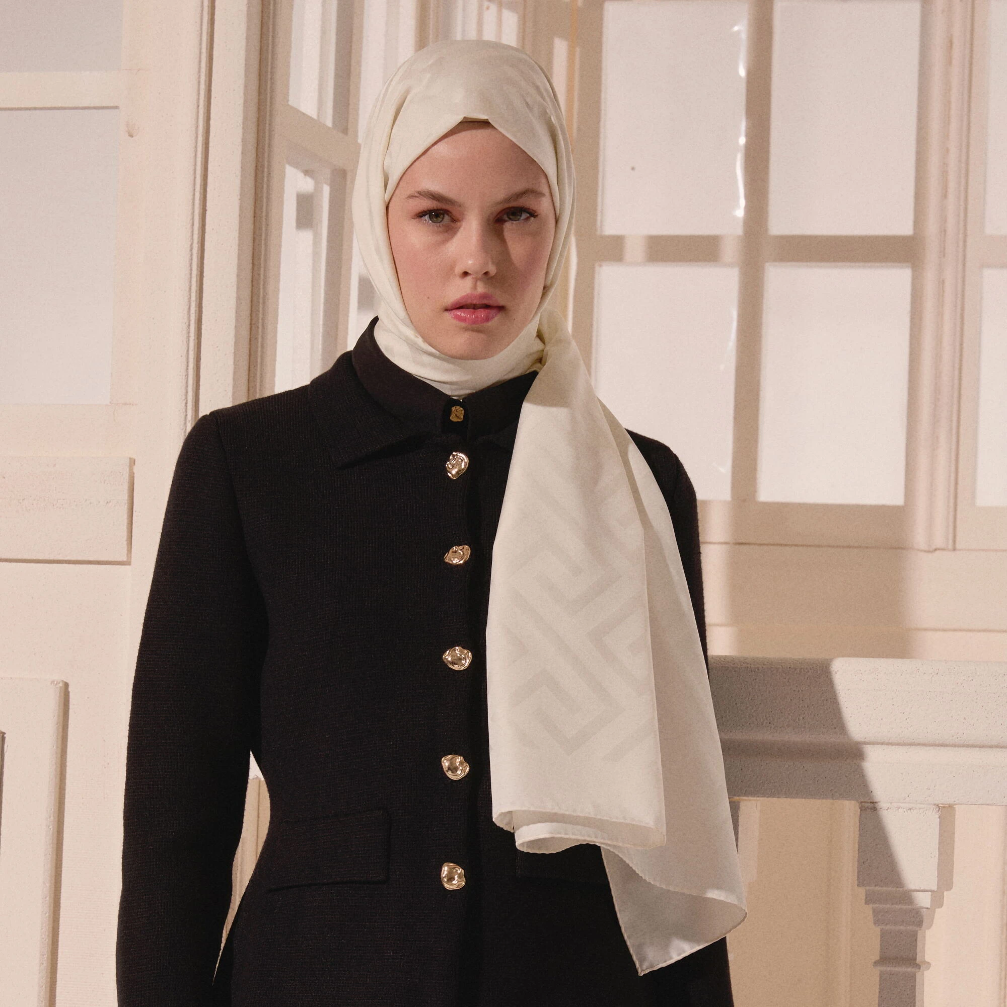 Beyaz G Desen Jakarlı Yün İpek Şal