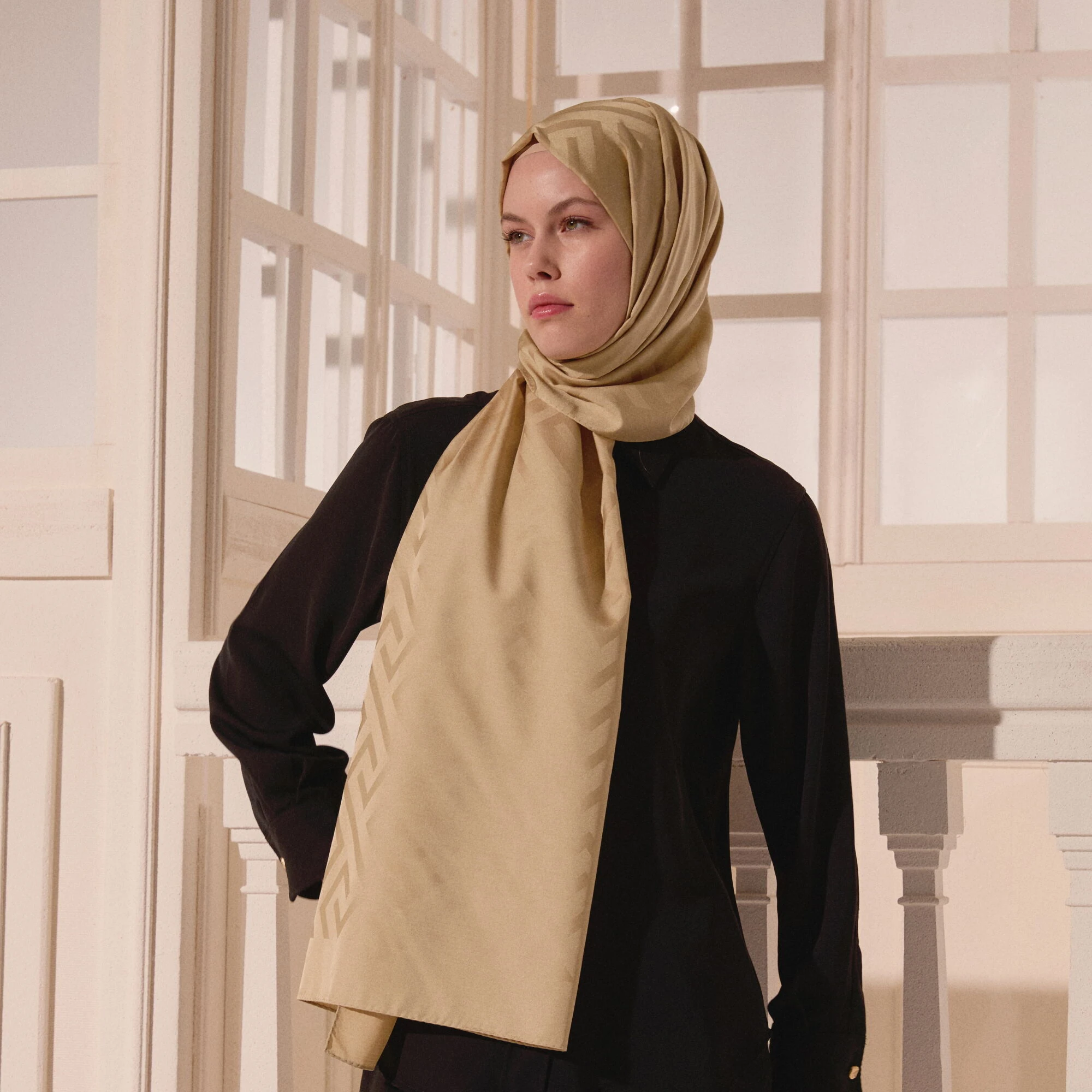 Gold G Desen Jakarlı Yün İpek Şal