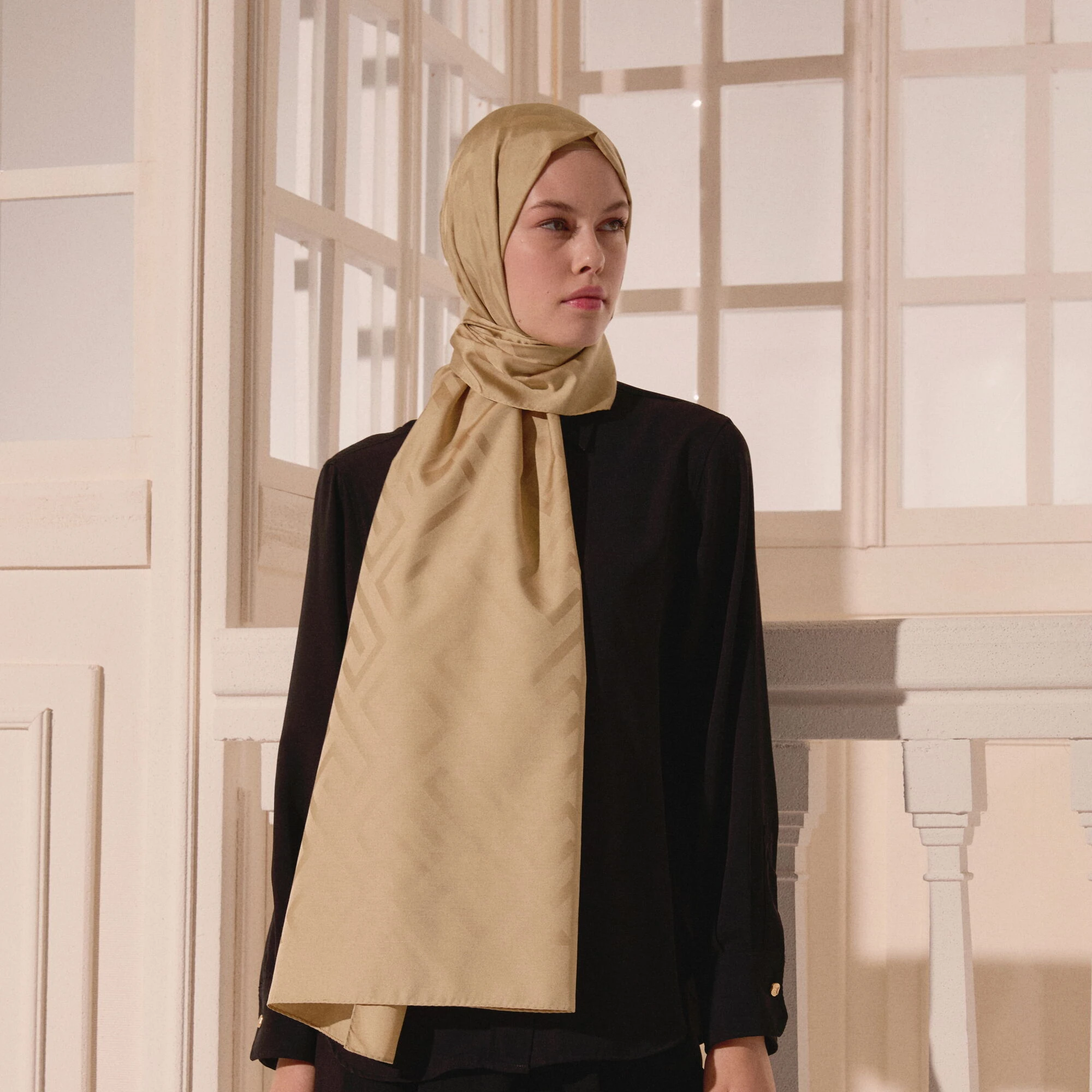 Gold G Desen Jakarlı Yün İpek Şal