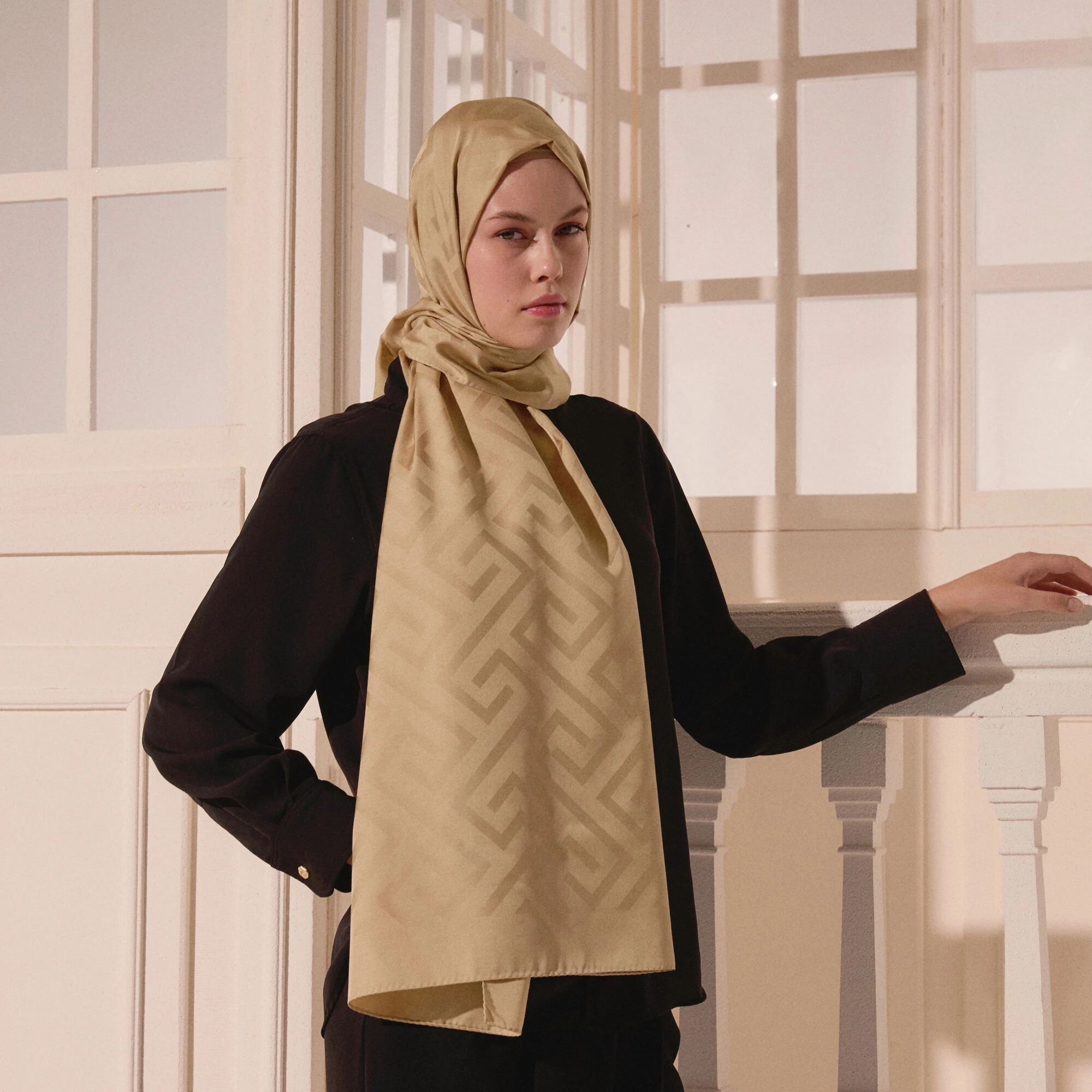 Gold G Desen Jakarlı Yün İpek Şal