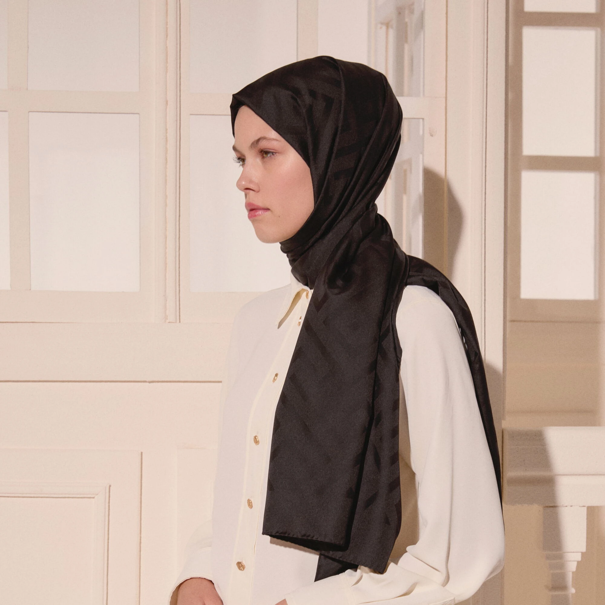 Siyah G Desen Jakarlı Yün İpek Şal