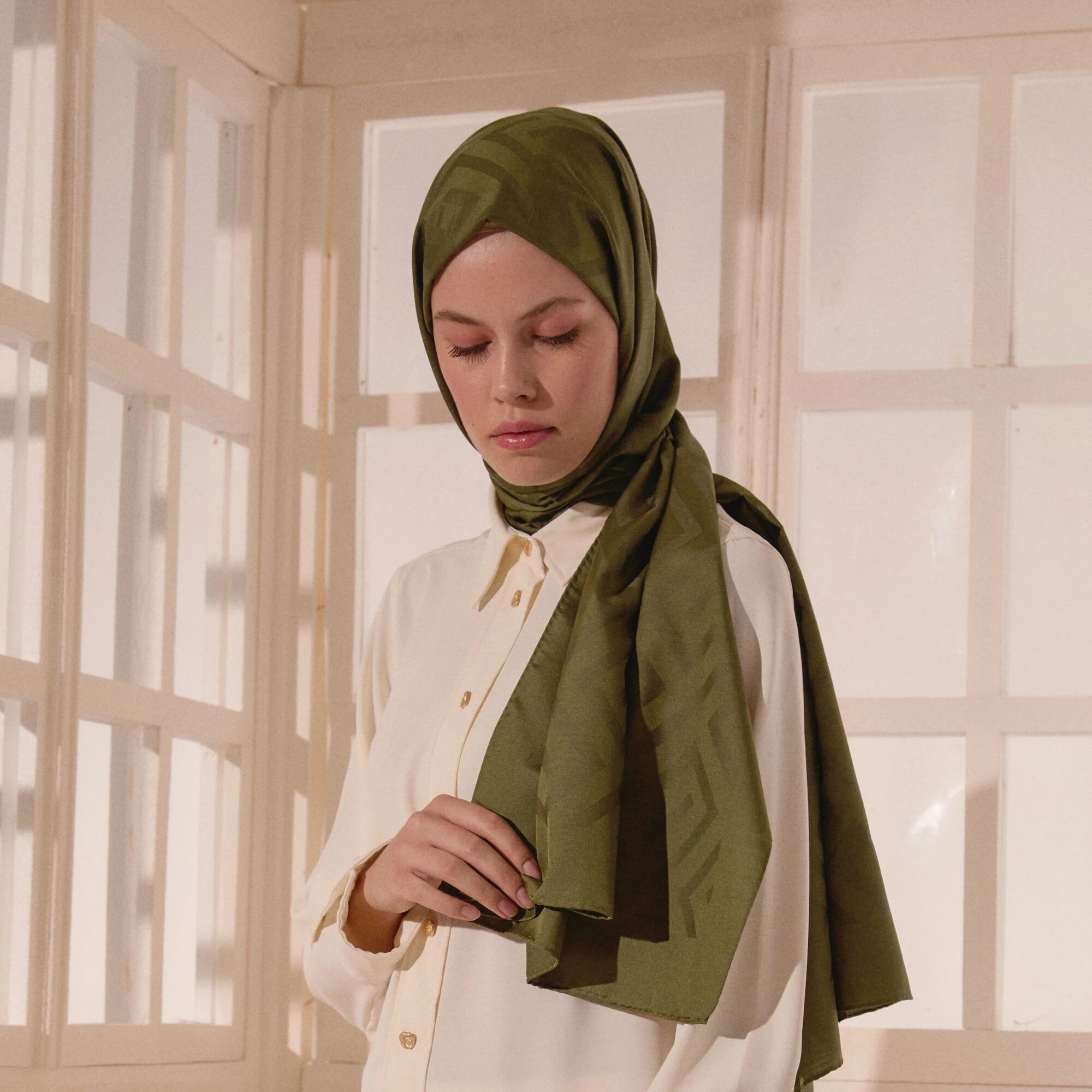 Haki Yeşil G Desen Jakarlı Yün İpek Şal