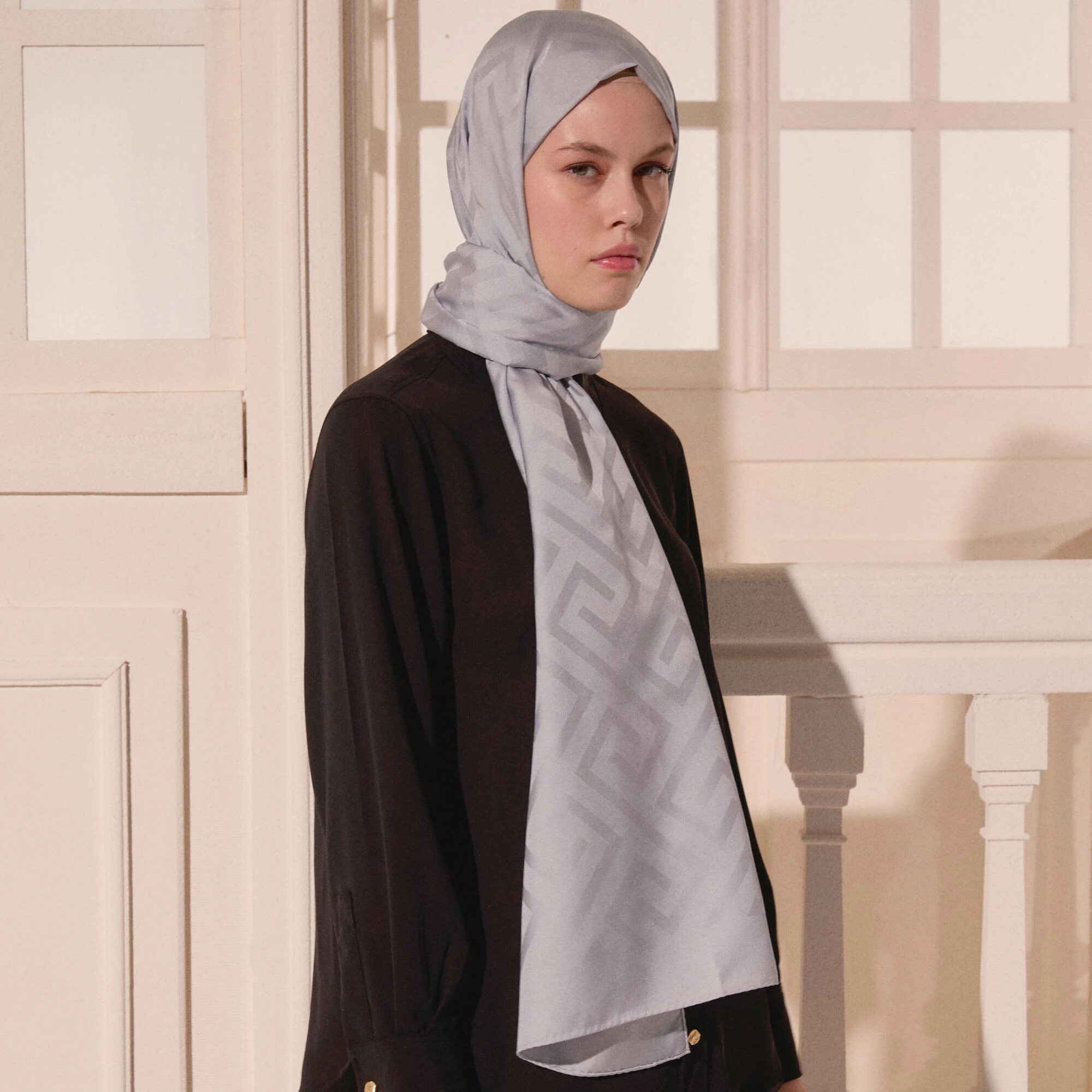 Gümüş G Desen Jakarlı Yün İpek Şal