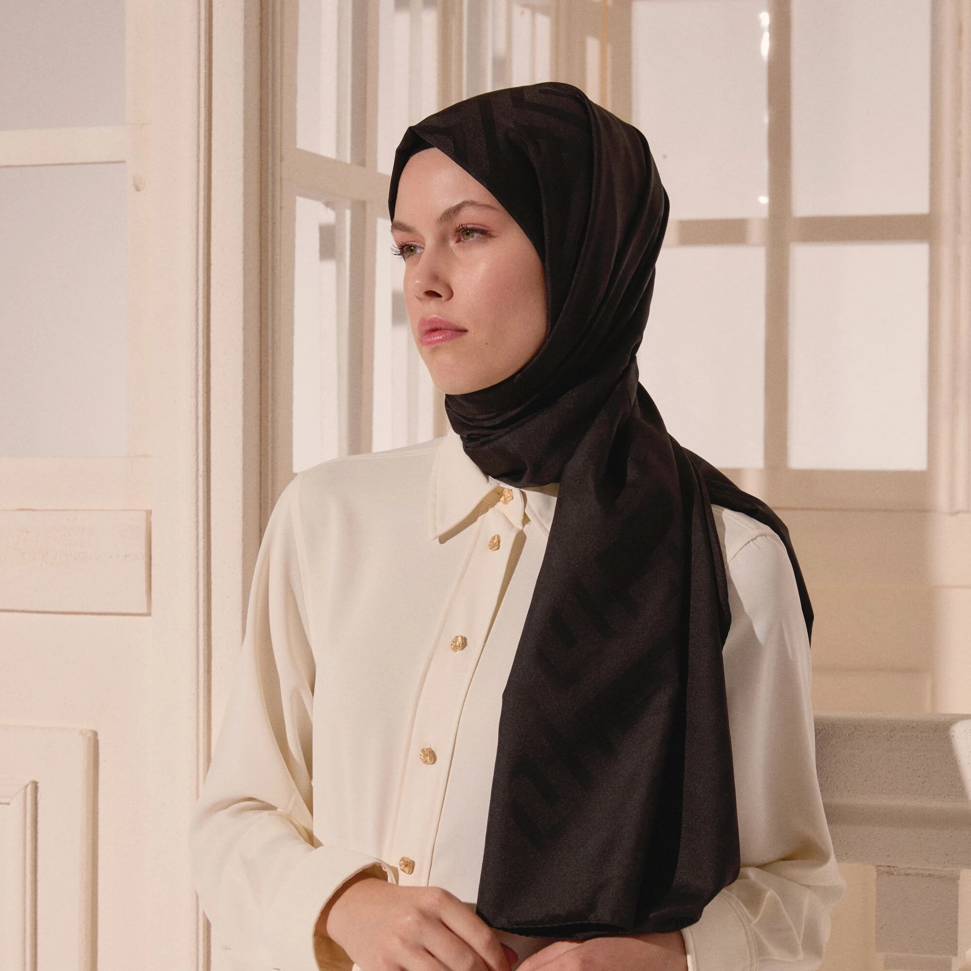 Siyah G Desen Jakarlı Yün İpek Şal