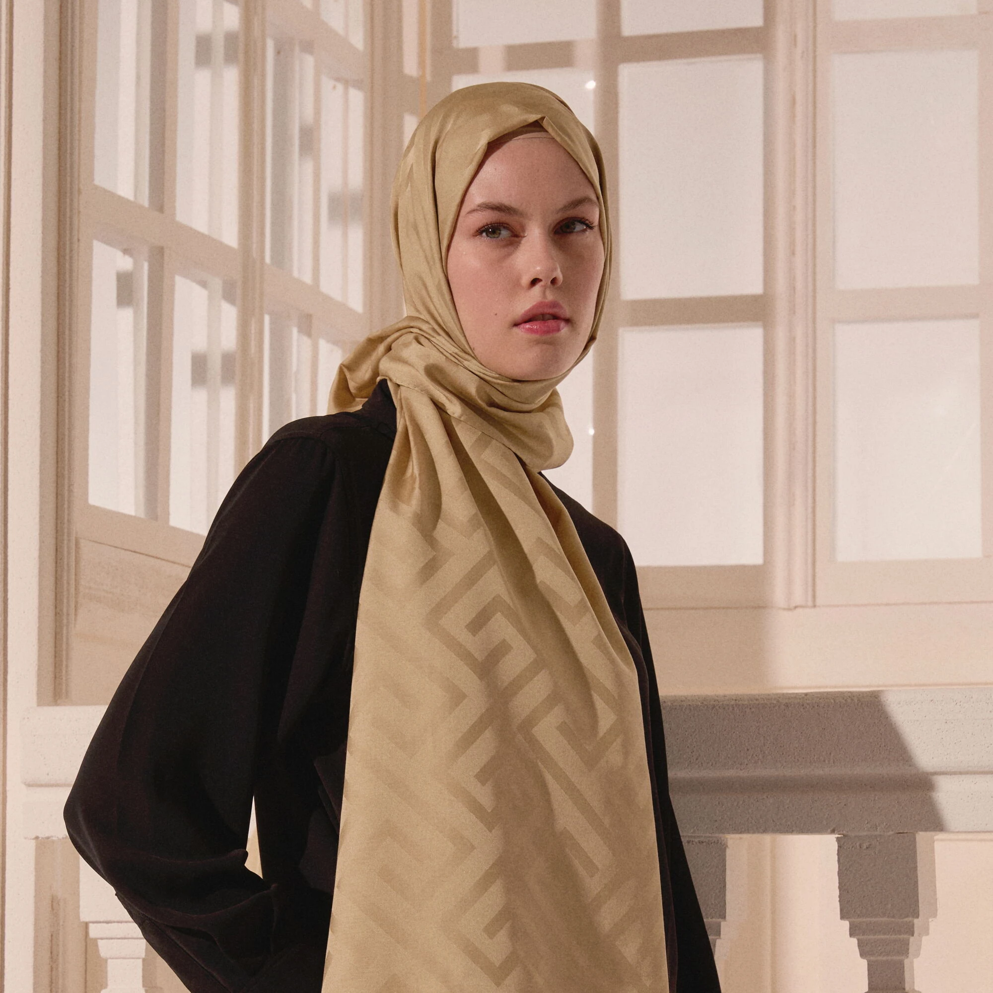 Gold G Desen Jakarlı Yün İpek Şal