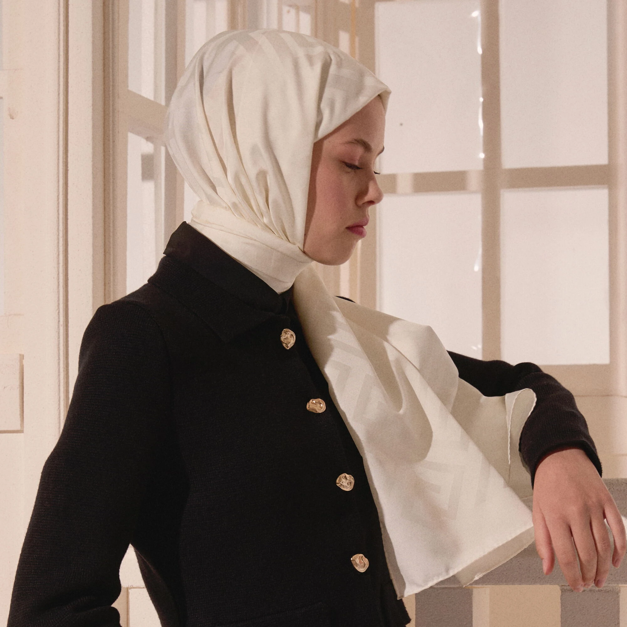 Beyaz G Desen Jakarlı Yün İpek Şal