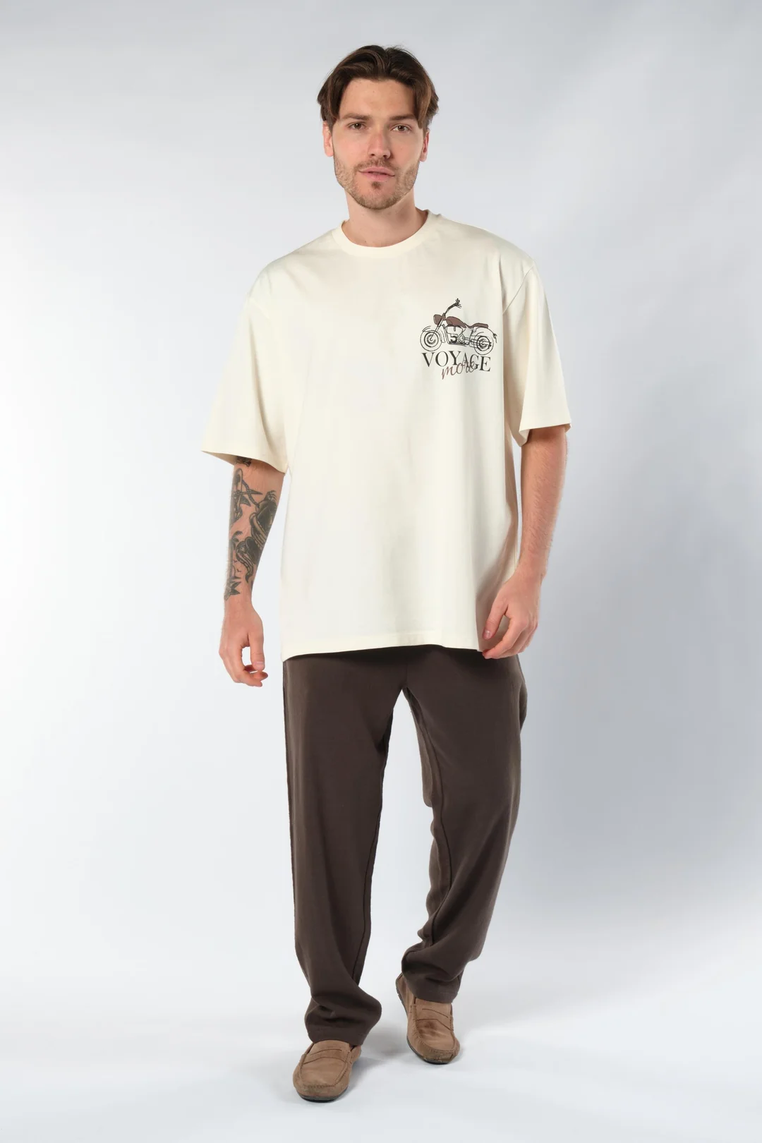 Göğsü ve Arkası Büyük Baskılı Erkek Ekru Oversize Tişört