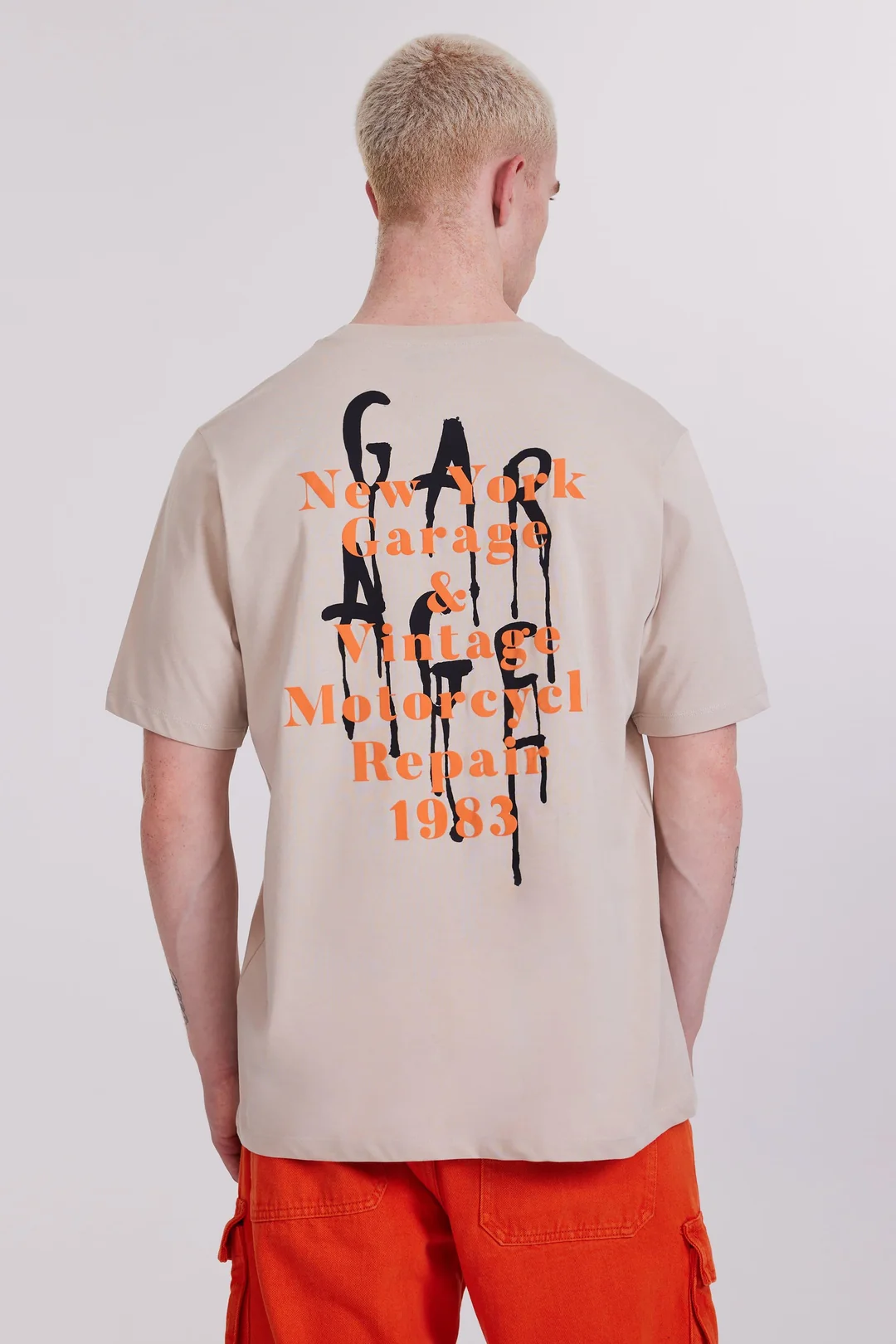 Kabartma Baskılı Bej Erkek Tişört