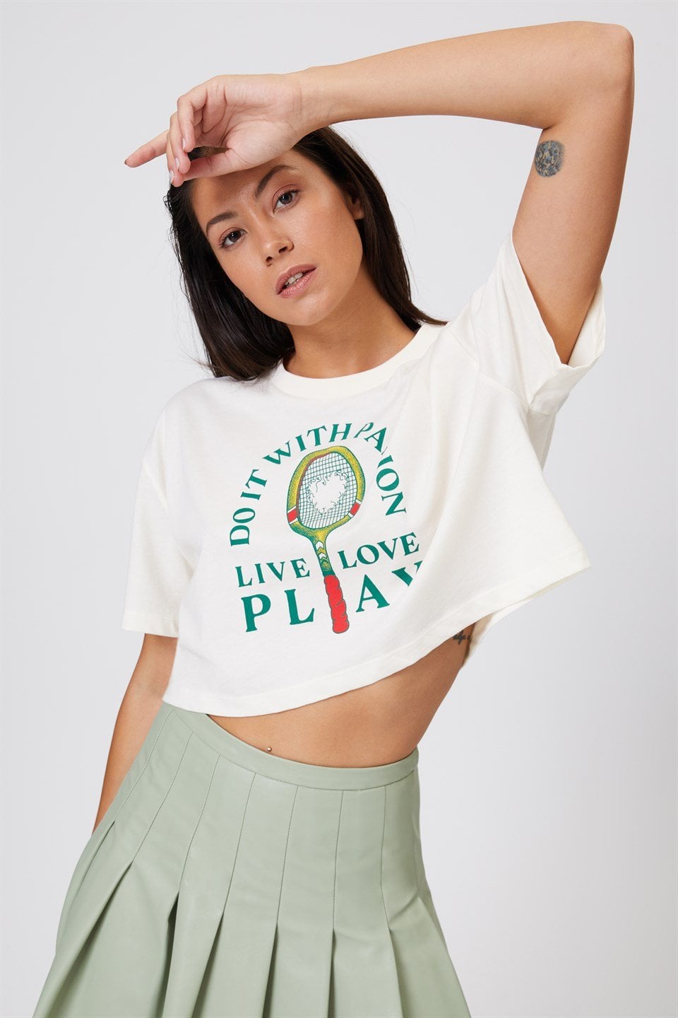 Tenis Baskılı Ekru Crop Kadın Tişört