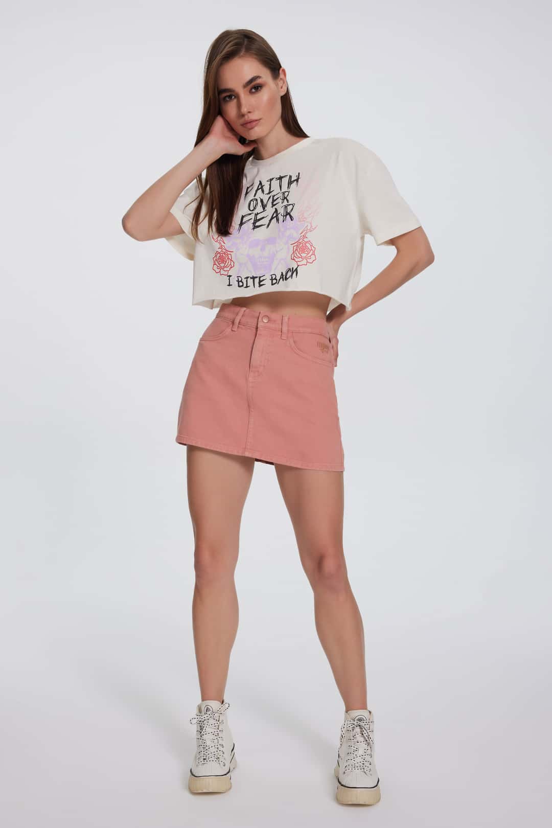 Nakış Detaylı Pembe Mini Kot Etek