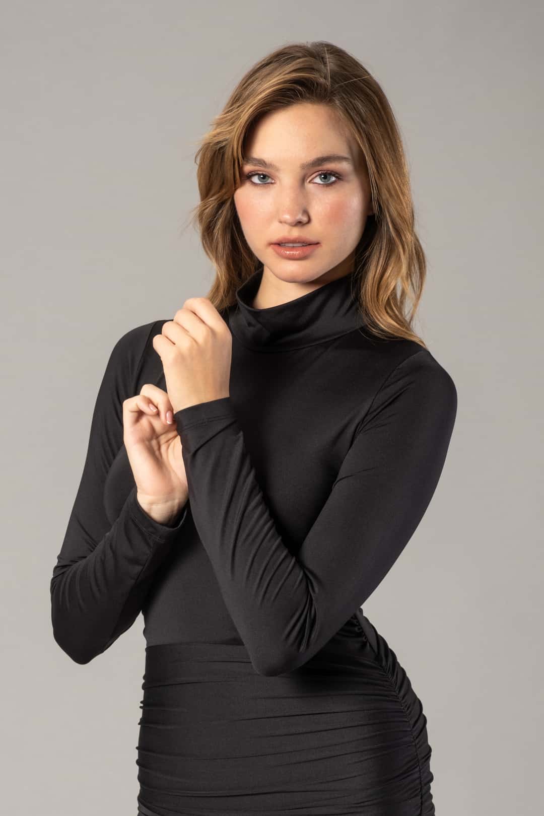 Drape Detaylı Siyah Çıtçıtlı Body