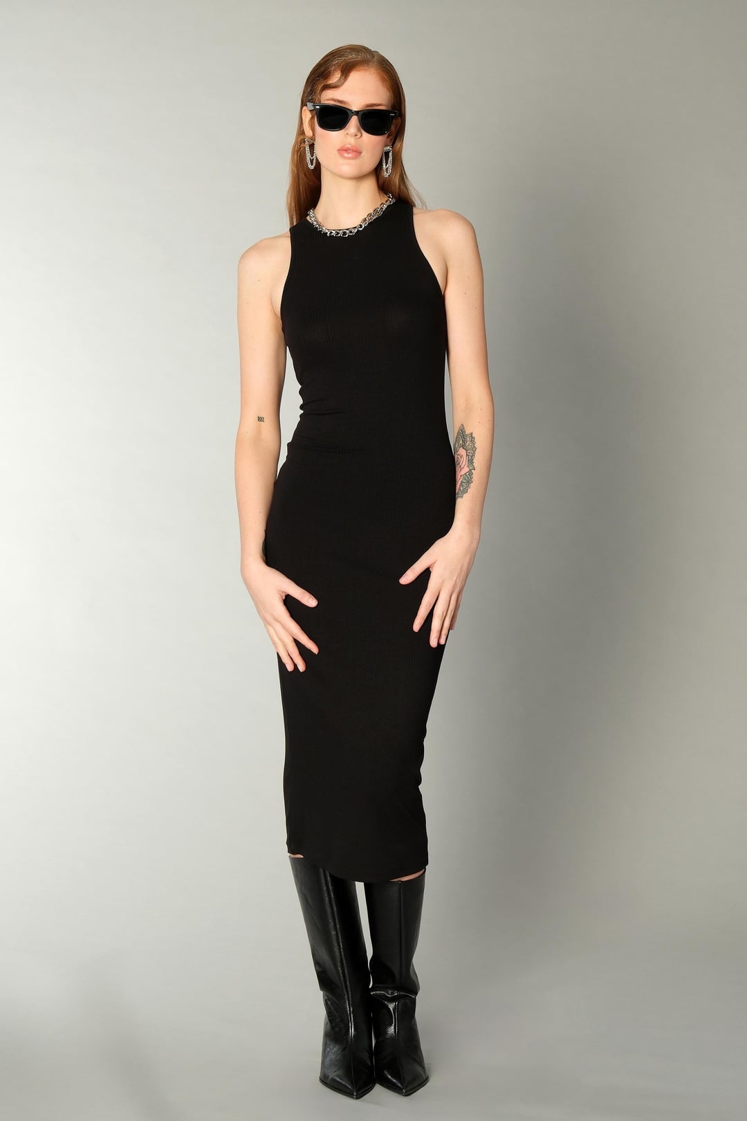 Siyah Halter Yaka Midi Elbise