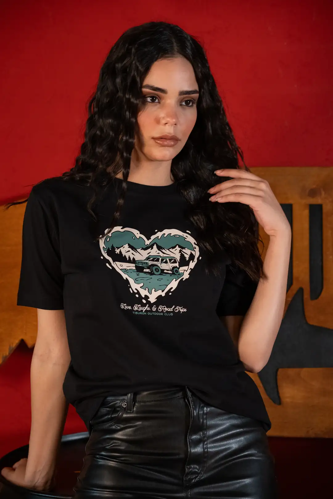 Kalp Baskılı Kadın Siyah Regular Tişört