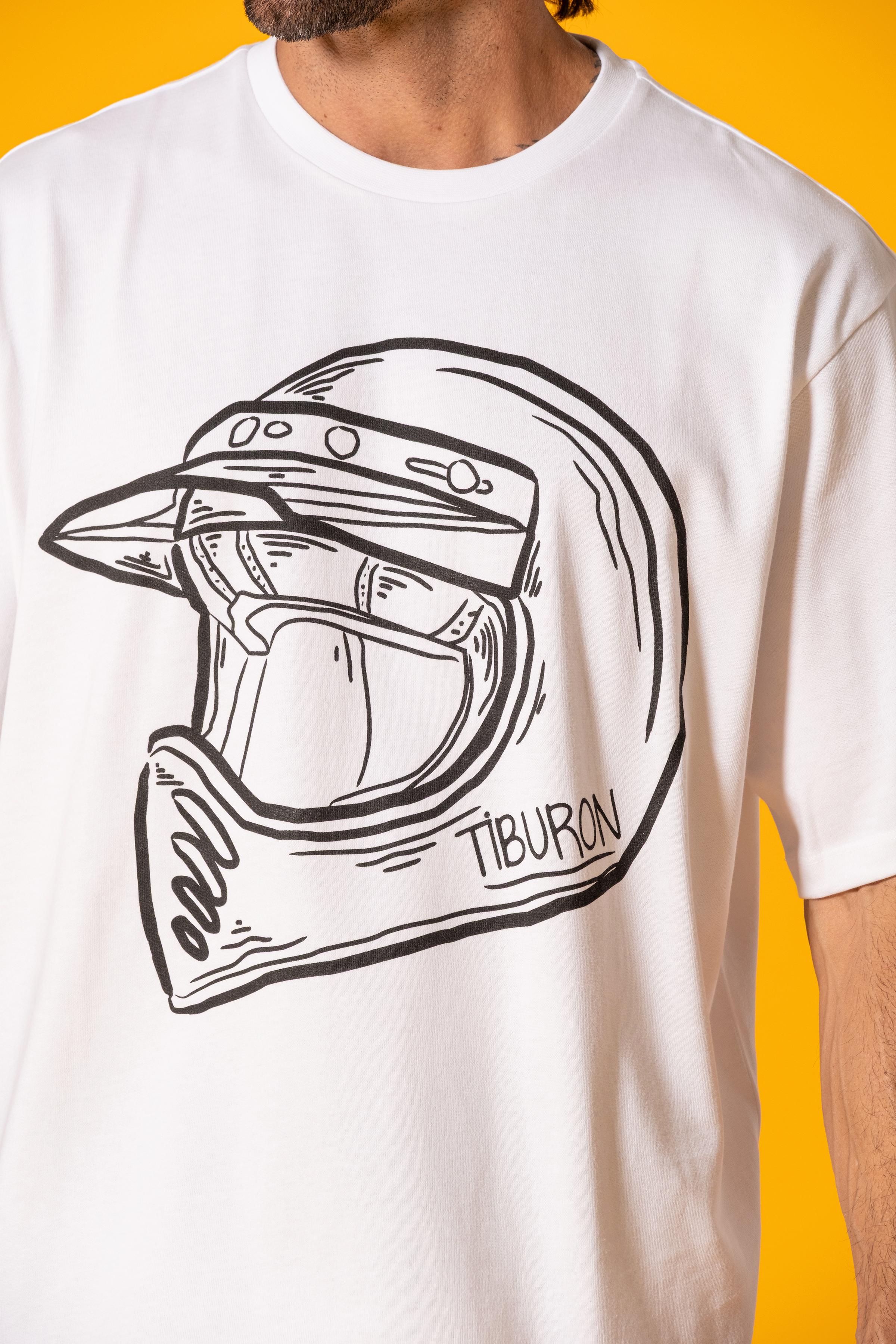 Kask Baskılı Oversize Beyaz Tişört