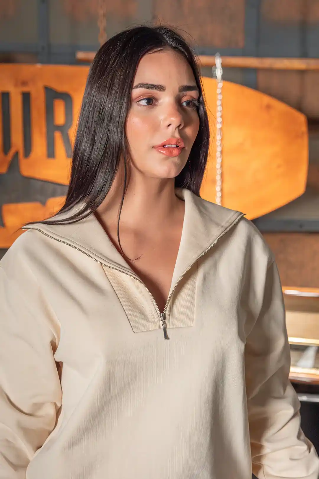 Yarım Fermuarlı Ekru Sweatshirt