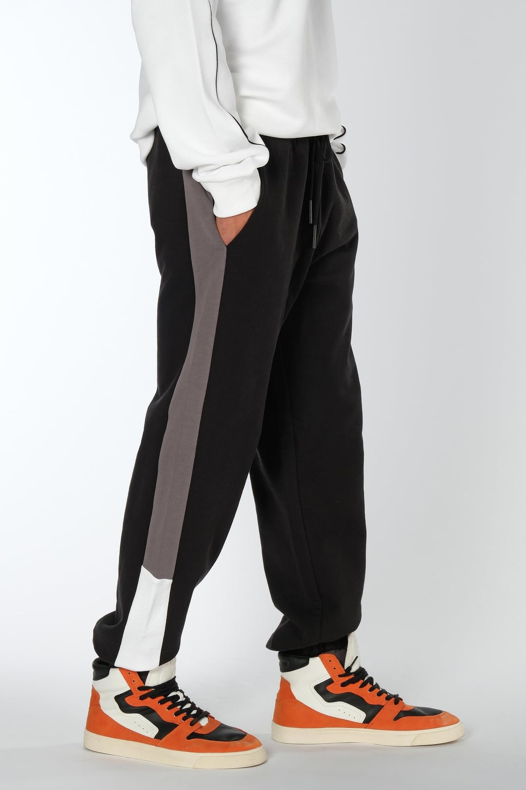 Şerit Detaylı Siyah Jogger
