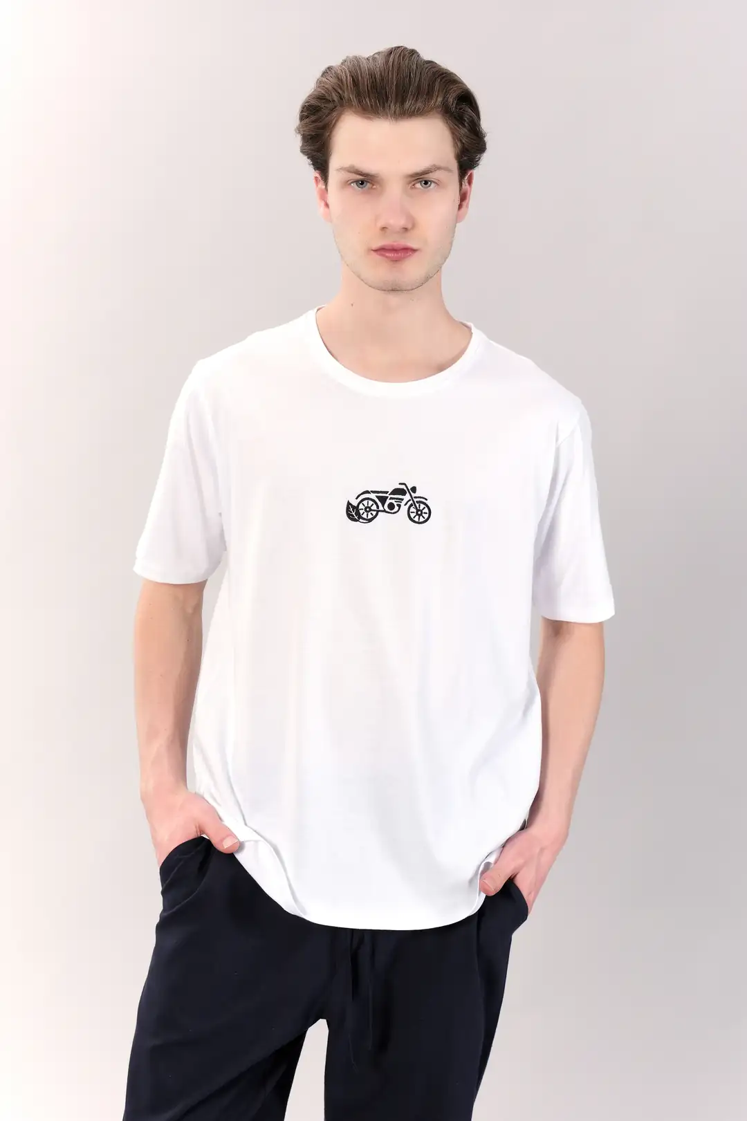 Motor Nakışlı Beyaz Erkek Tişört