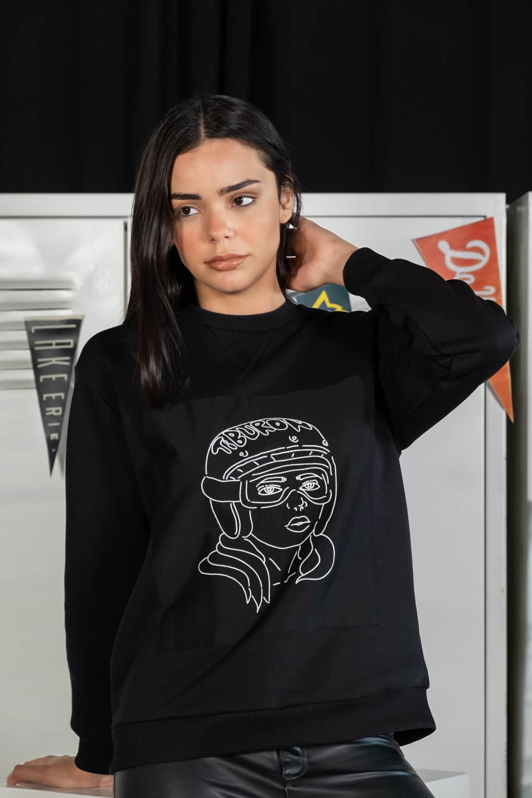 Tasarım Nakışlı Regular Kadın Siyah Sweatshirt