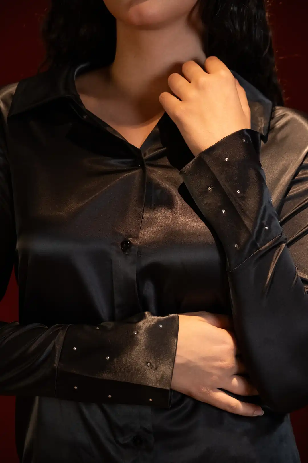 Taş Detaylı Kadın Siyah Saten Gömlek