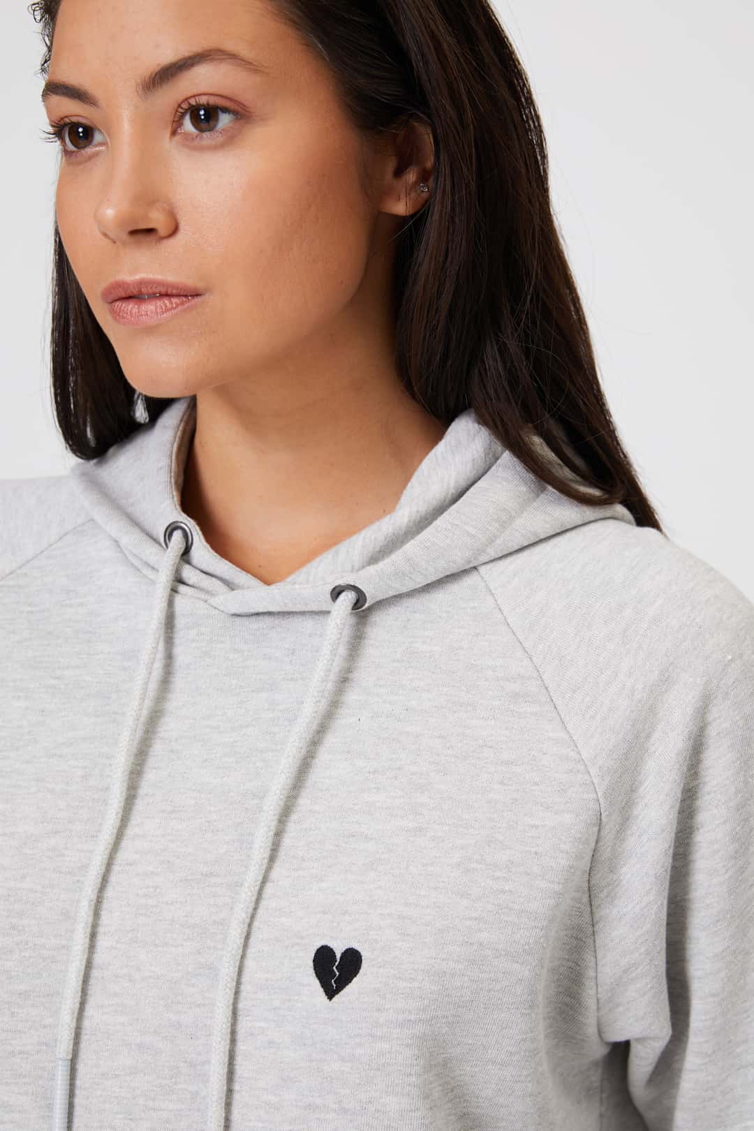 Kalp Nakışlı Basic Kadın Hoodie