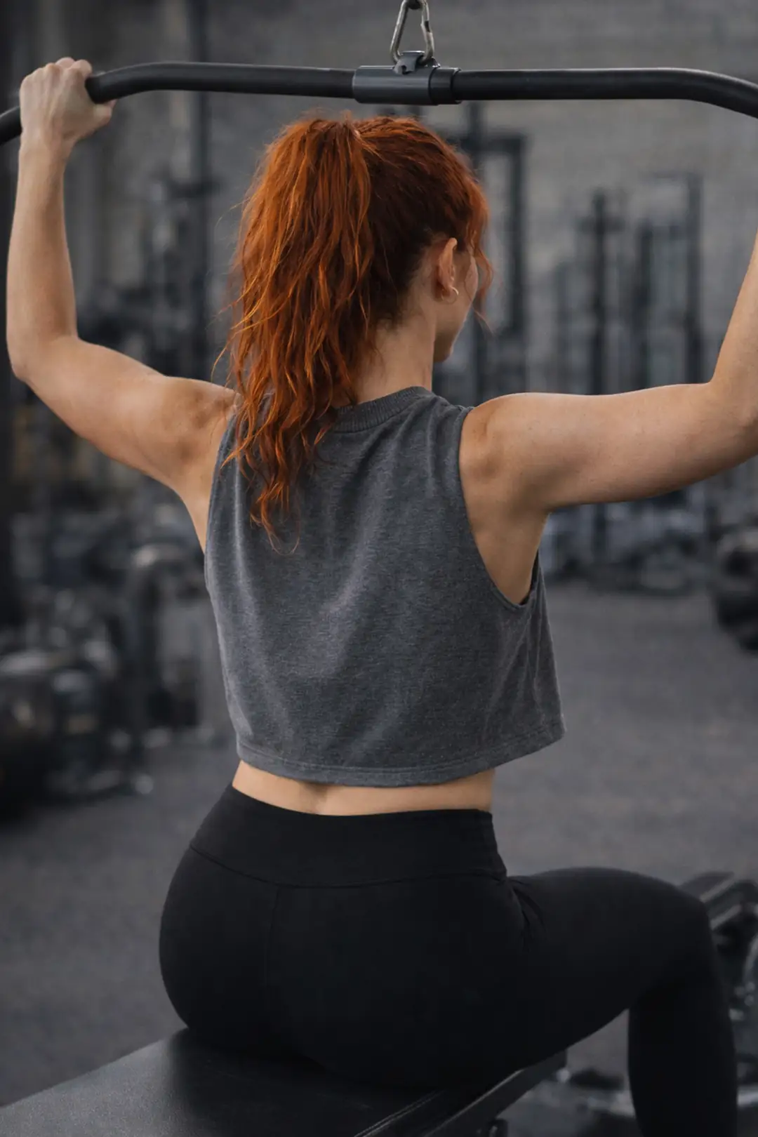 Kadın Gri Melanj Nakış Detaylı Kolsuz Tişört