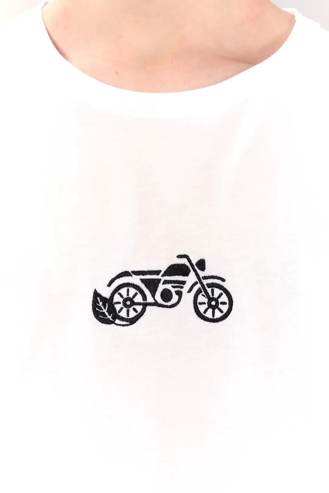 Motor Nakışlı Beyaz Erkek Tişört