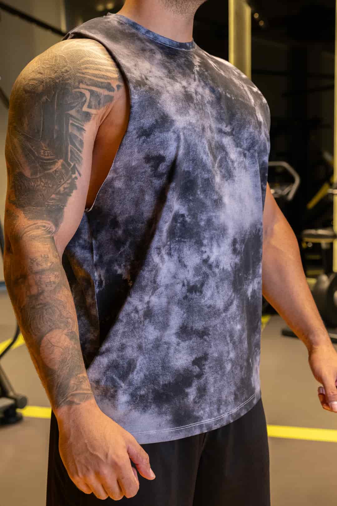 Batik Desenli Erkek Kolsuz Tişört