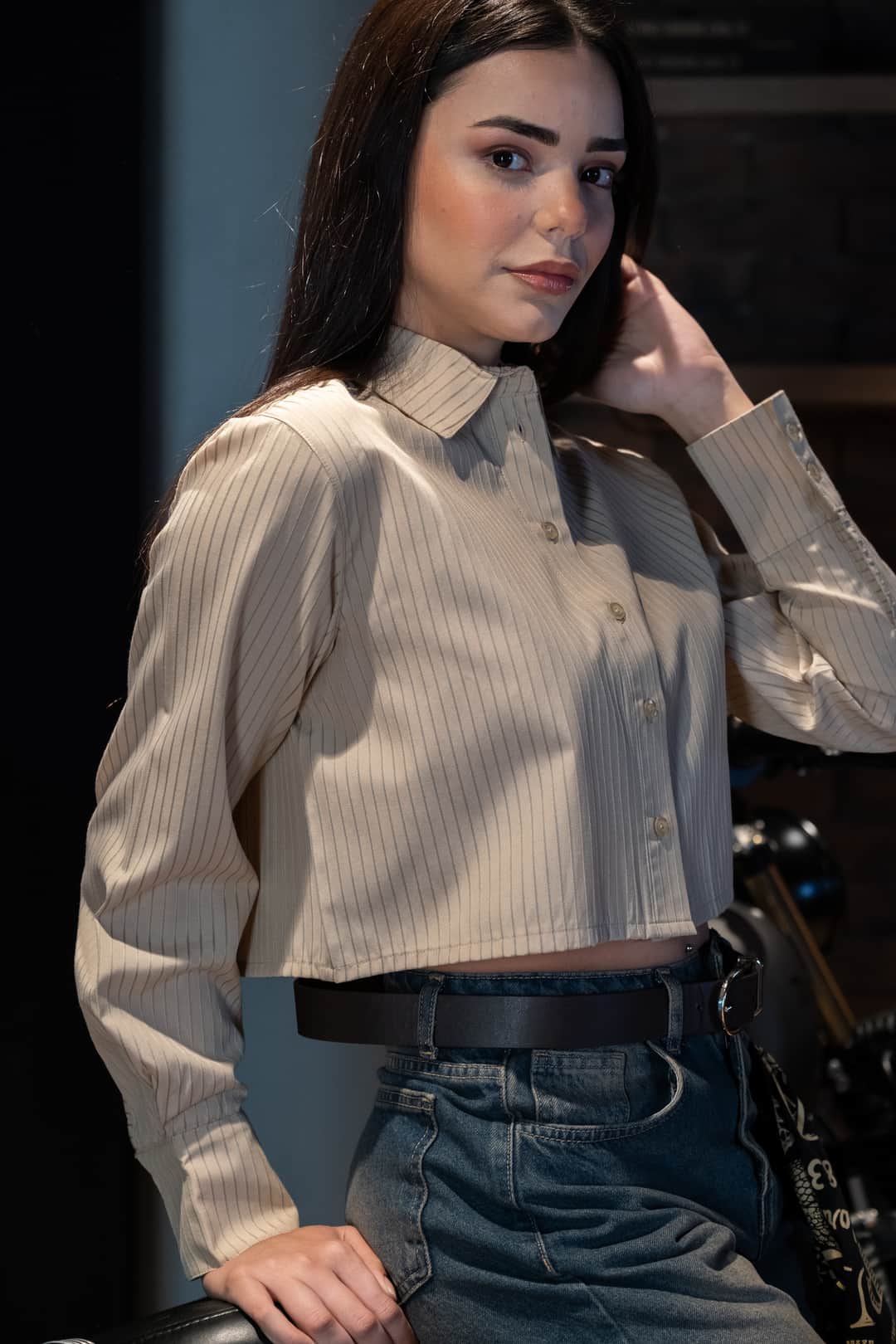 Bej Çizgili Crop Gömlek