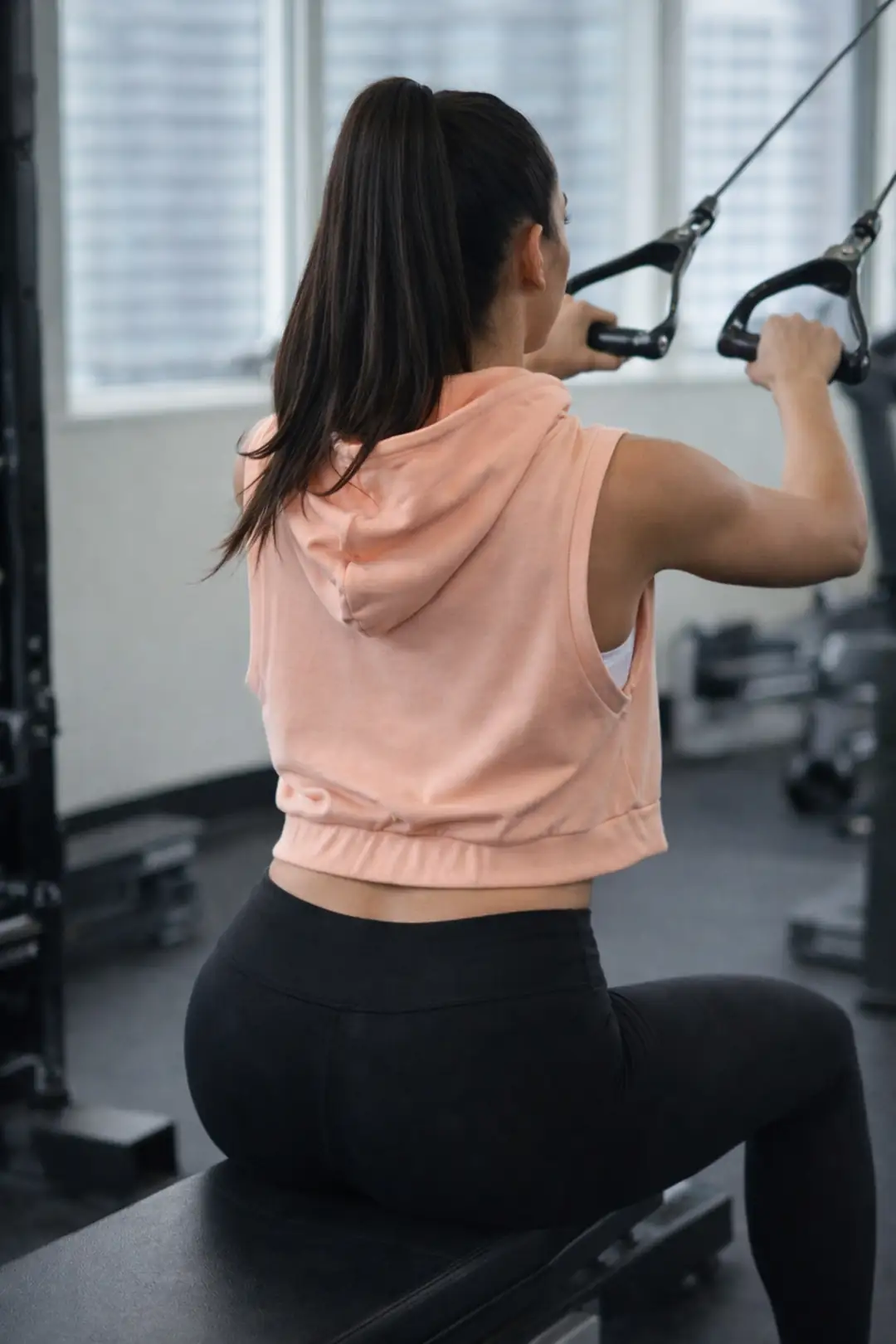 Kadın Kapüşonlu Kolsuz Crop Hoodie