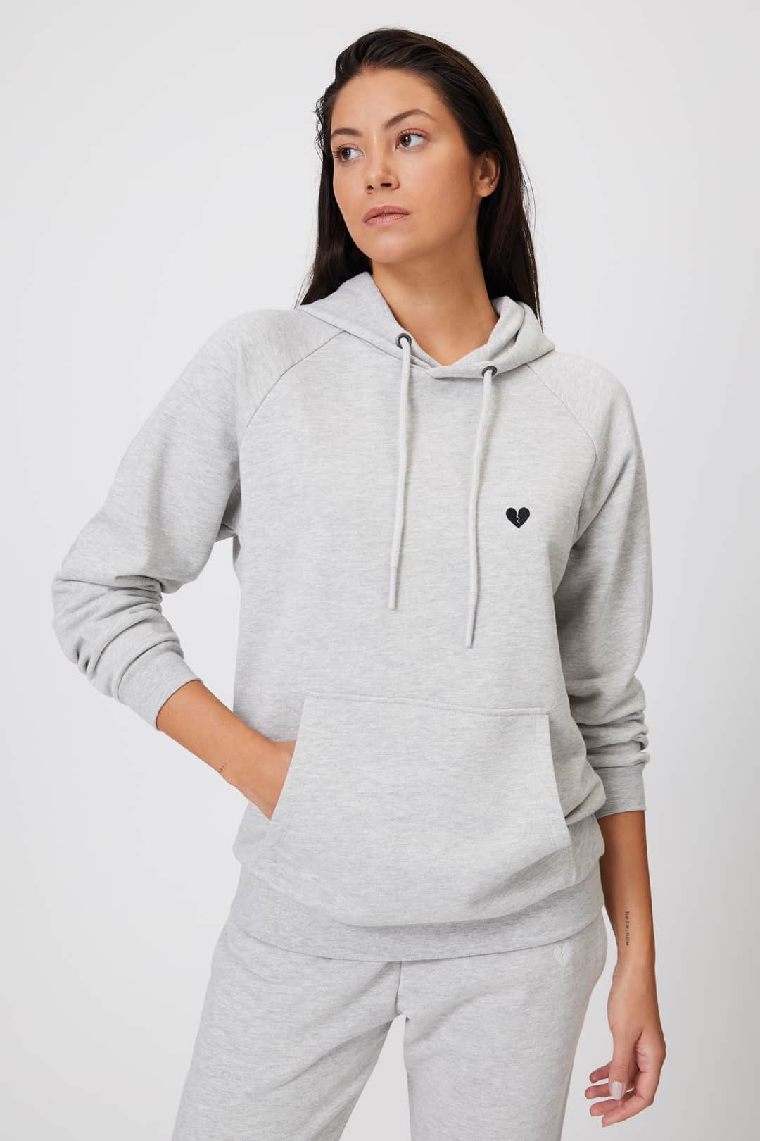 Kalp Nakışlı Basic Kadın Hoodie