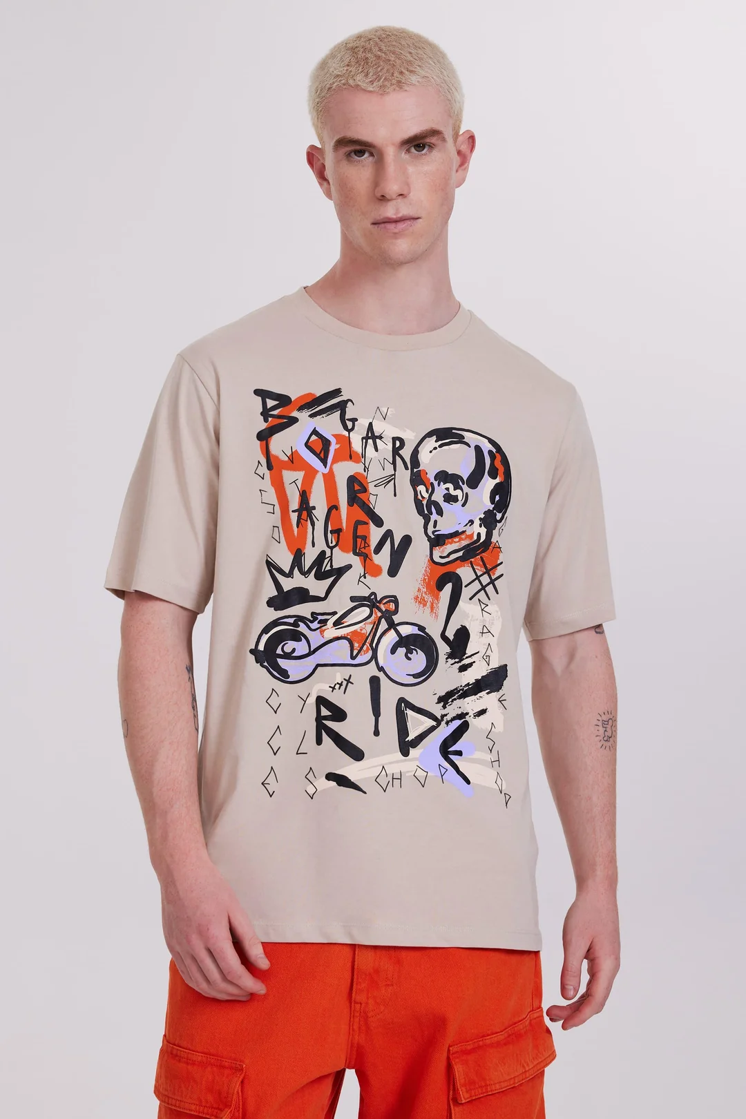 Kabartma Baskılı Bej Erkek Tişört