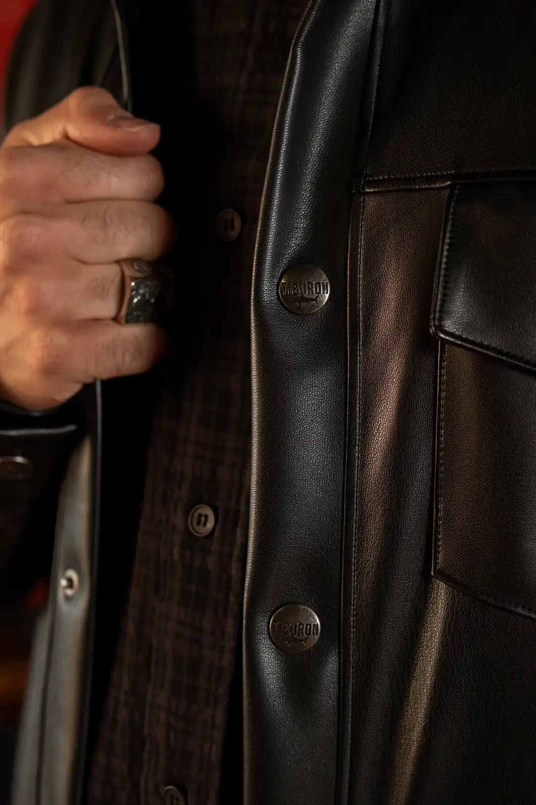 Düğmeli Siyah Suni Deri Gömlek