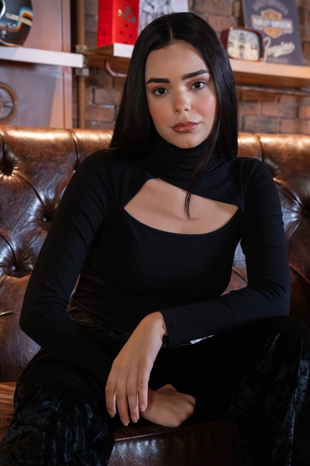 Dekolte Detaylı Boğazlı Body