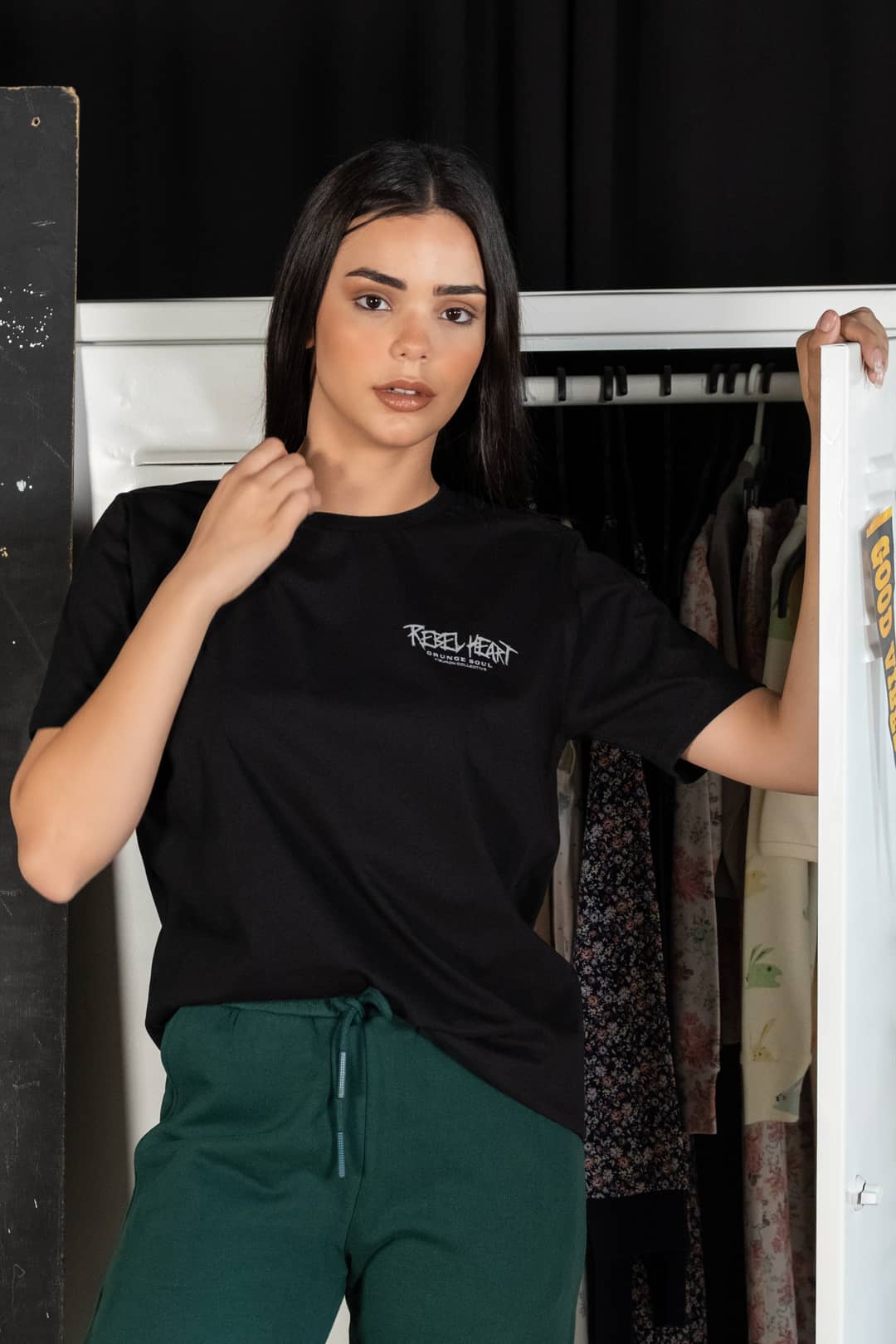 Taş Detay Baskılı Kadın Siyah Regular Kısa Kollu Tişört