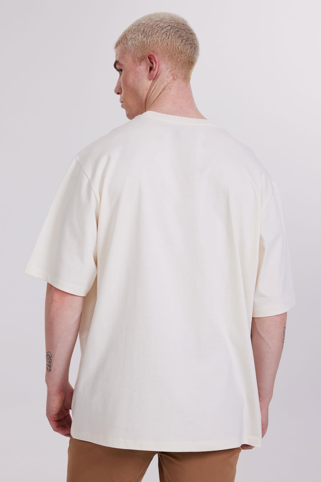 Eskitme Baskılı Ekru Erkek Oversize Tişört
