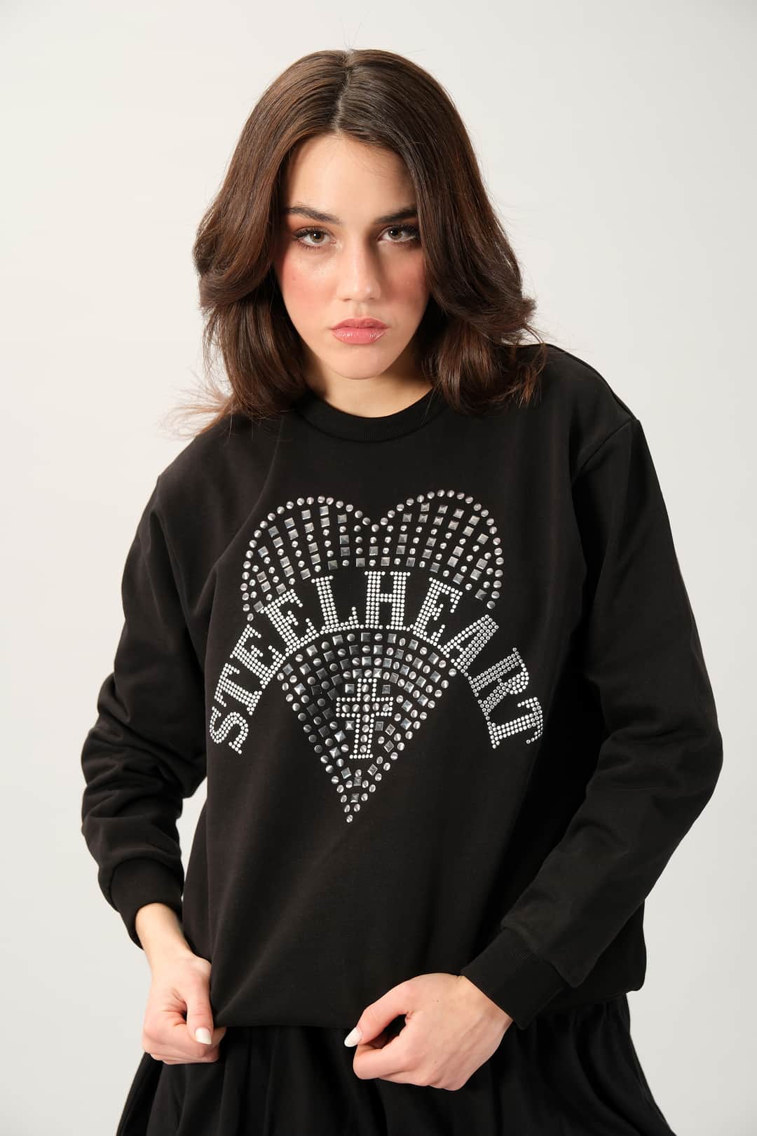 Taş Baskılı Siyah Sweatshirt