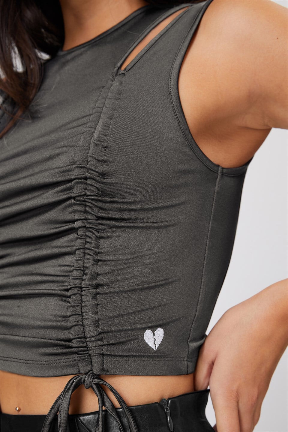 Büzgü Detaylı Kolsuz Crop Body