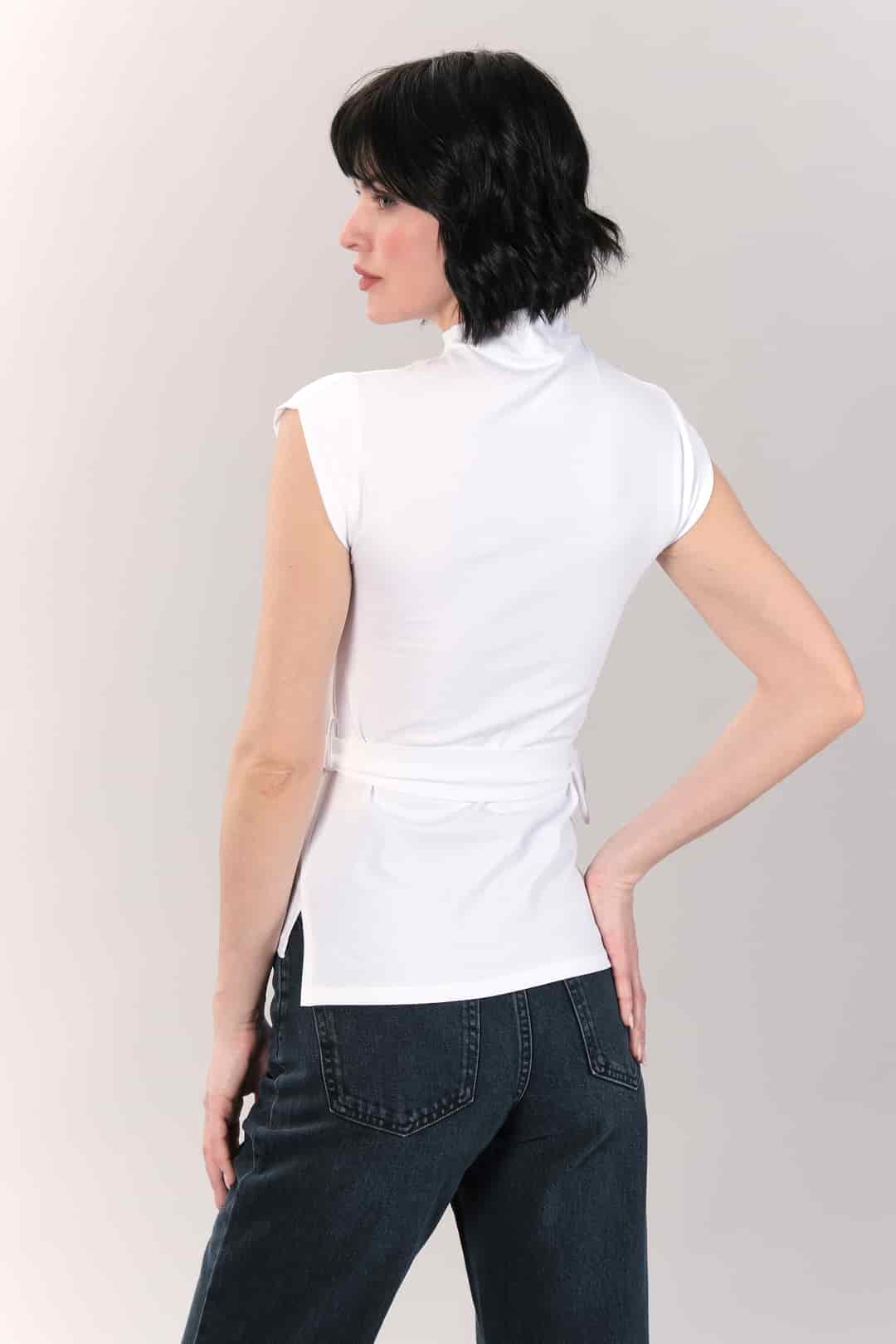 Toka Detaylı Beyaz Kolsuz Body