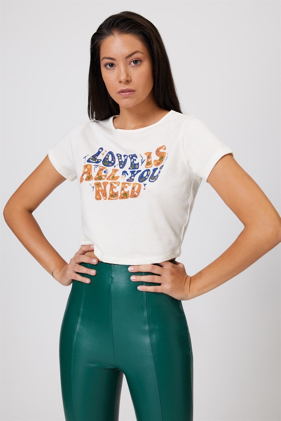 Yazı Baskılı Ekru Kadın Crop Tişört