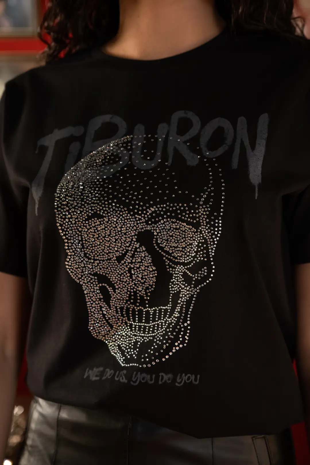 Taş Baskılı Siyah Regular Kadın Tişört