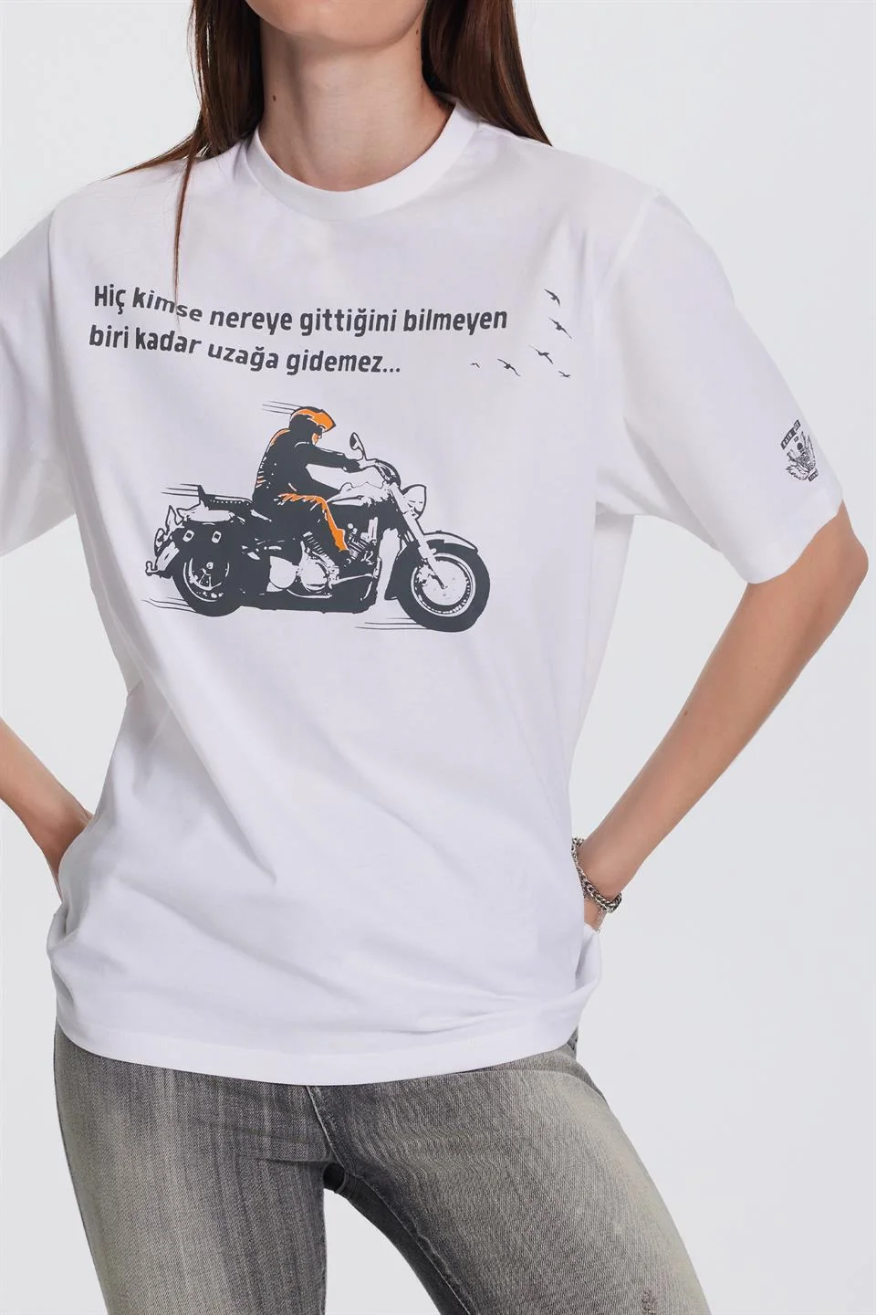 Motorcu Baskılı Beyaz Kadın Tişört