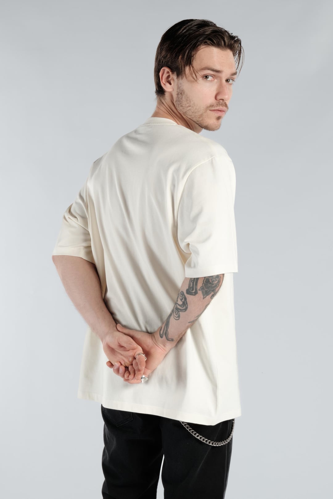 Göğsü Baskılı Ekru Erkek Oversize Tişört