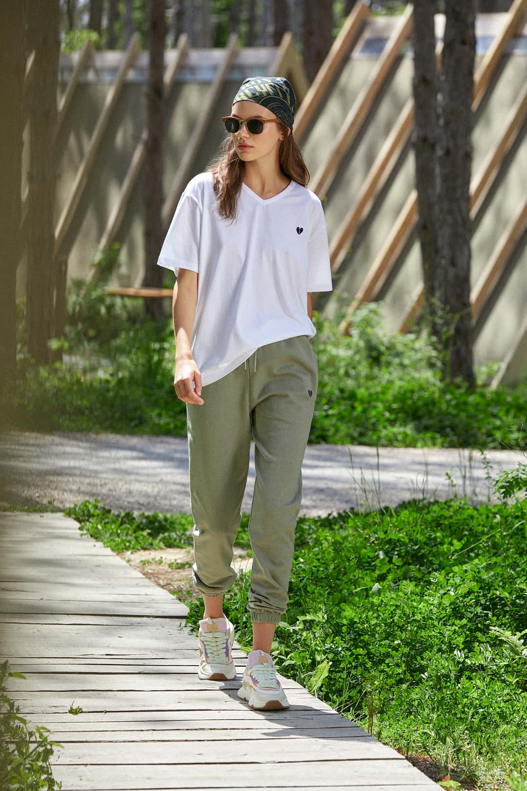 Kalp Nakışlı Haki Kadın Jogger Pantolon