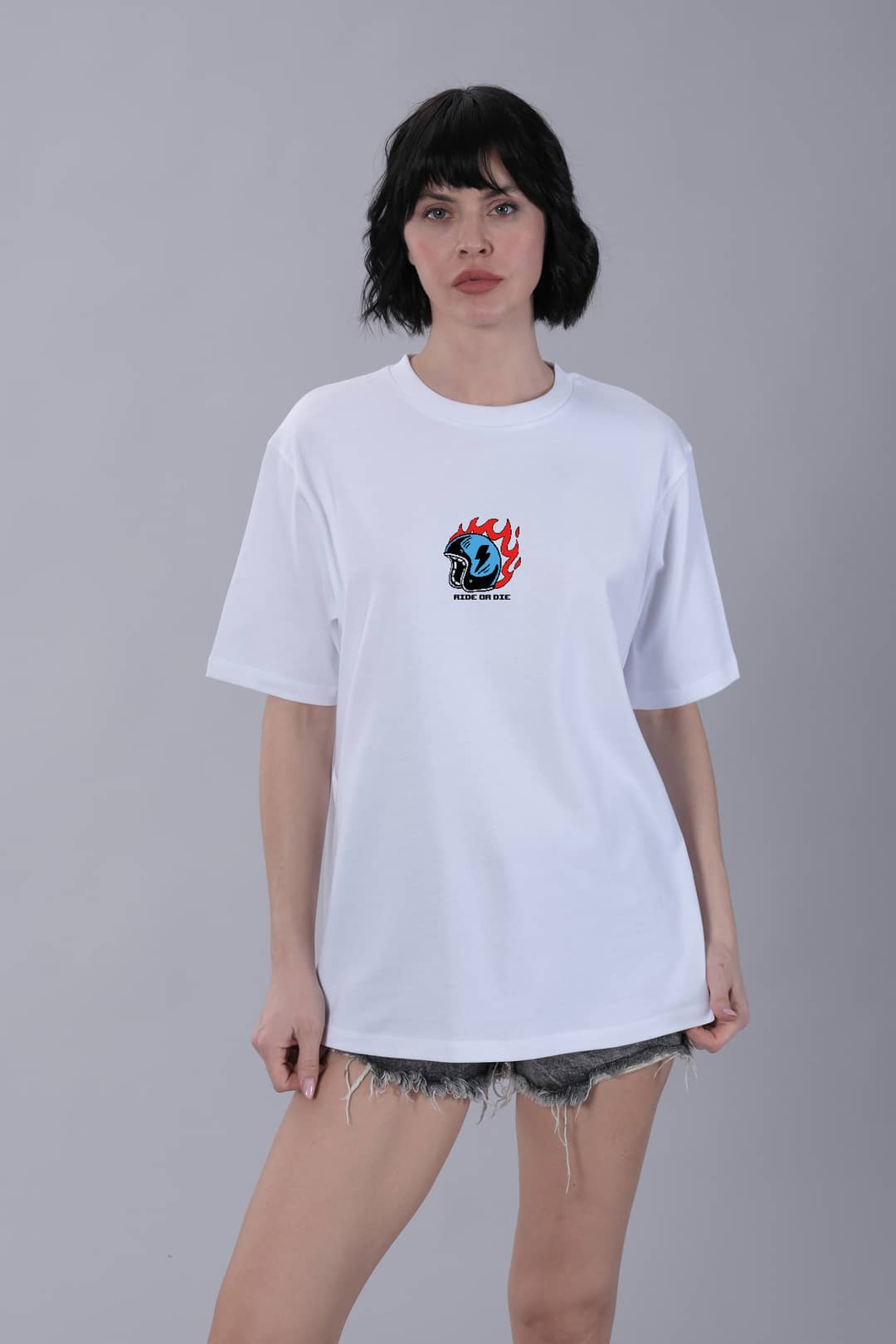 Minimal Oyun Tema Baskılı Beyaz Kadın Tişört