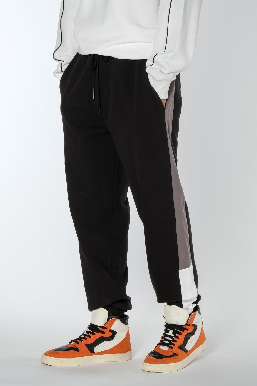 Şerit Detaylı Siyah Jogger
