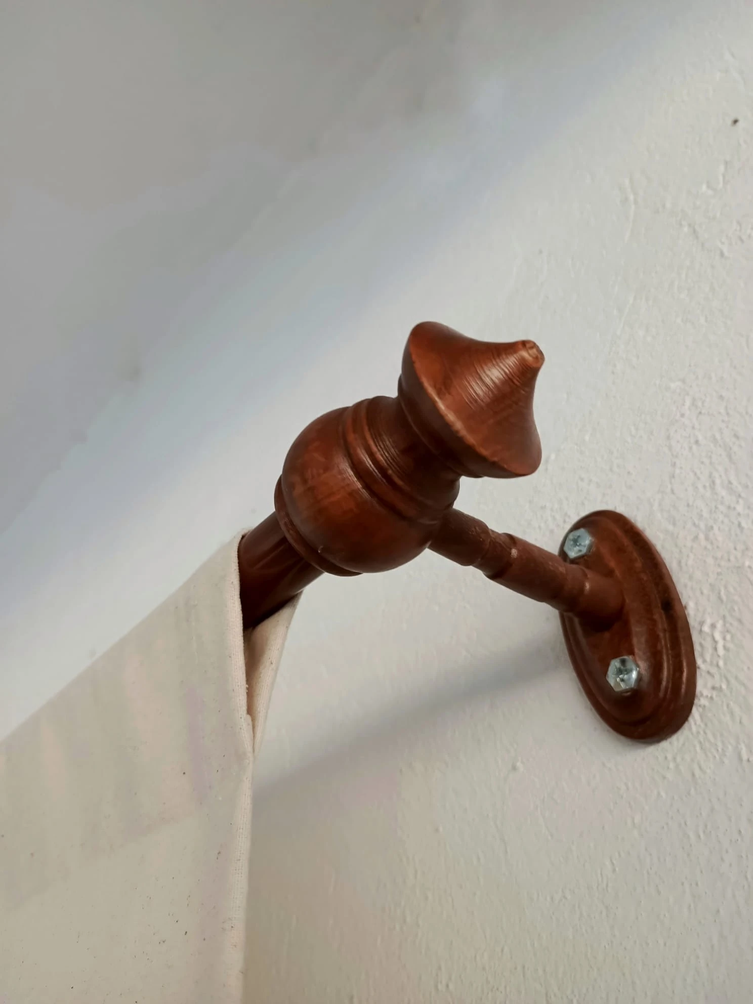 Perdeler ve Kumaş Ürünleri Nasıl Temizlenir? Pratik Bakım Önerileri