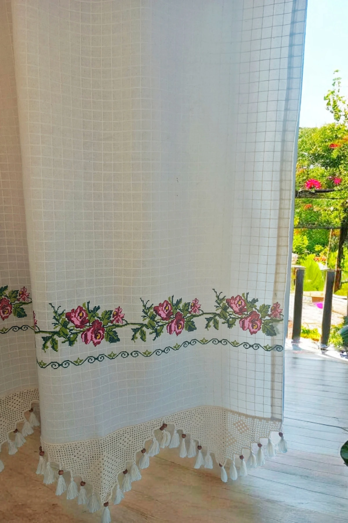 Kırmızı Kanaviçe Işlemeli Otantik Bodrum Işi Monika Perde (EN X BOY) - Pilesiz